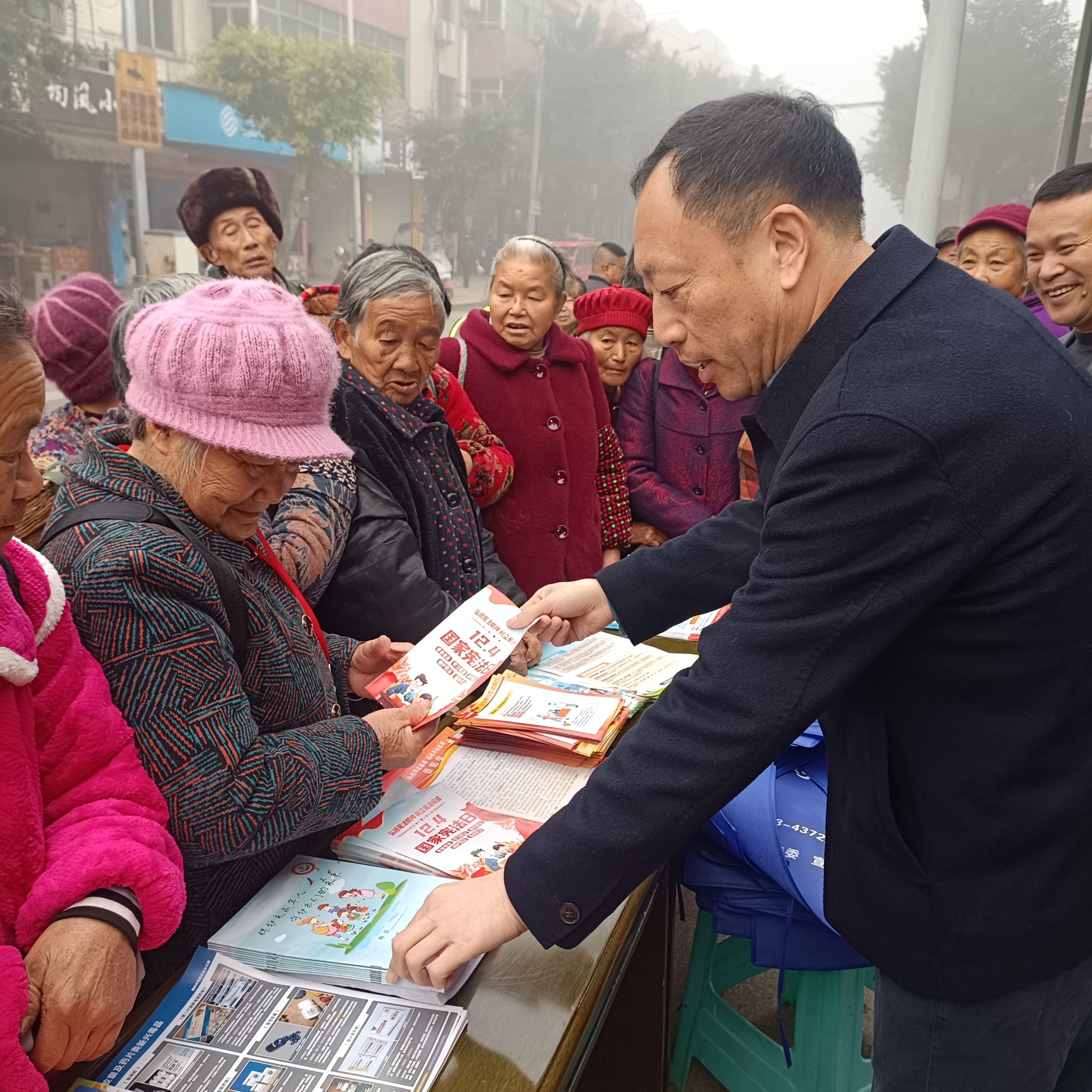 厚植法治文化 筑牢平安根基—铁山镇多措并举开展第十二个国家宪法日宣传活动