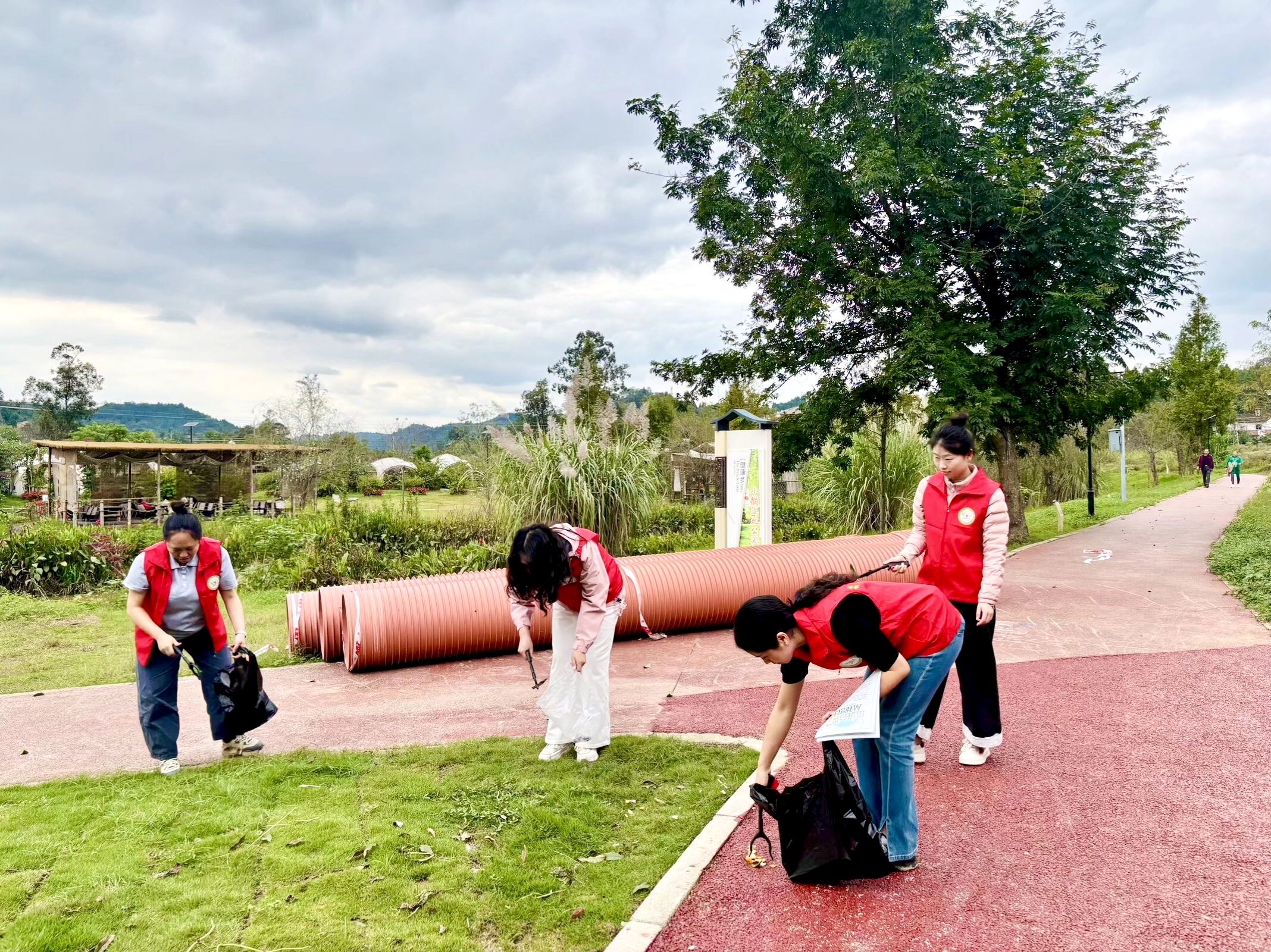 大足区北山幼儿园开展 “垃圾分类童心同行 绿色习惯融入日常”主题系列活动
