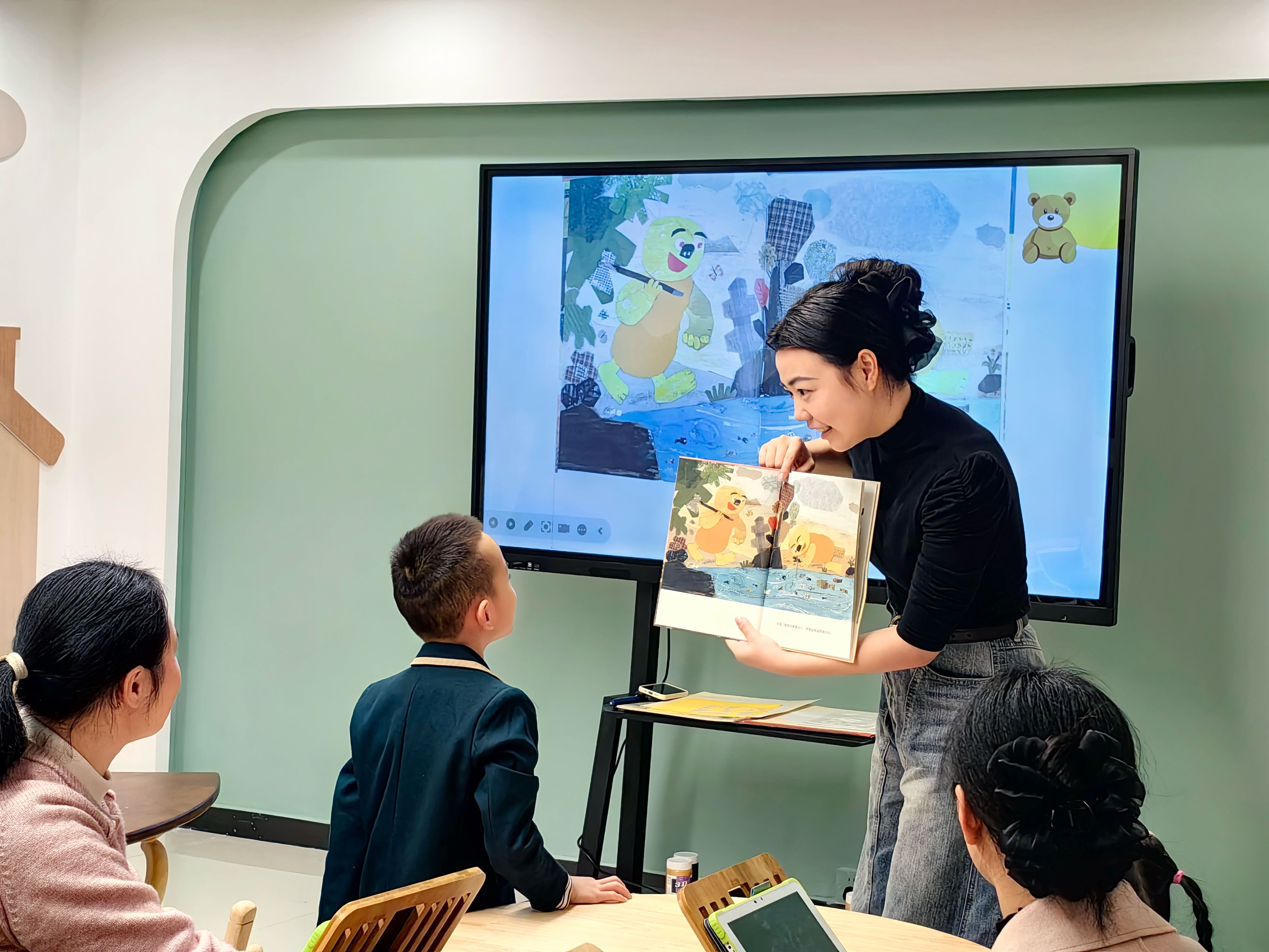 大足区图书馆 “四季童读”亲子绘本故事温情开展