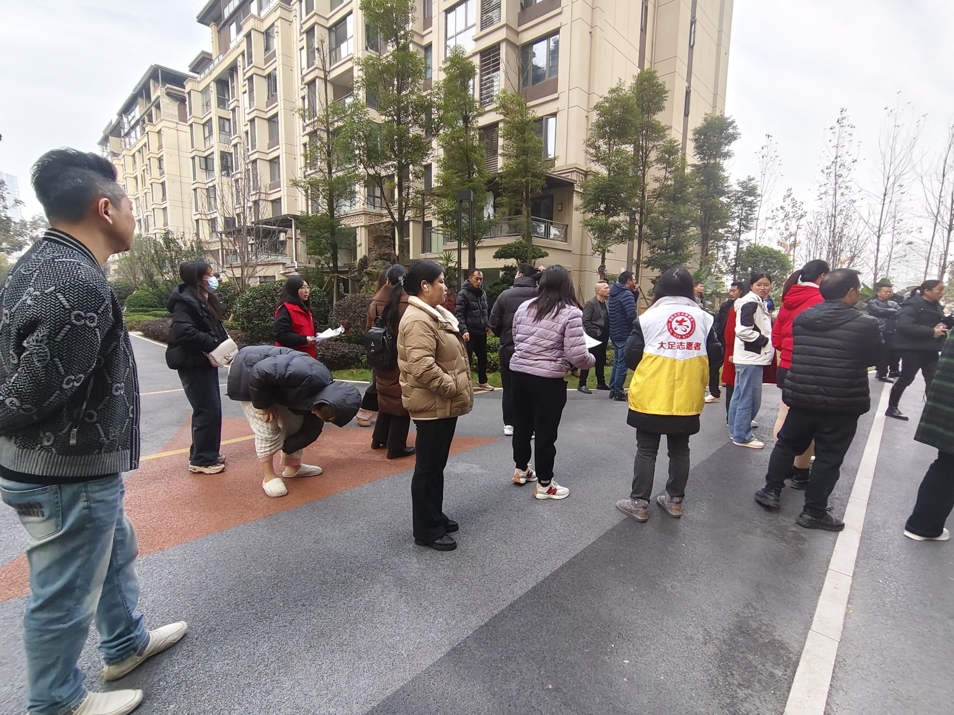 田坝社区社区开展高层住宅小区冬季防火专项宣传活动