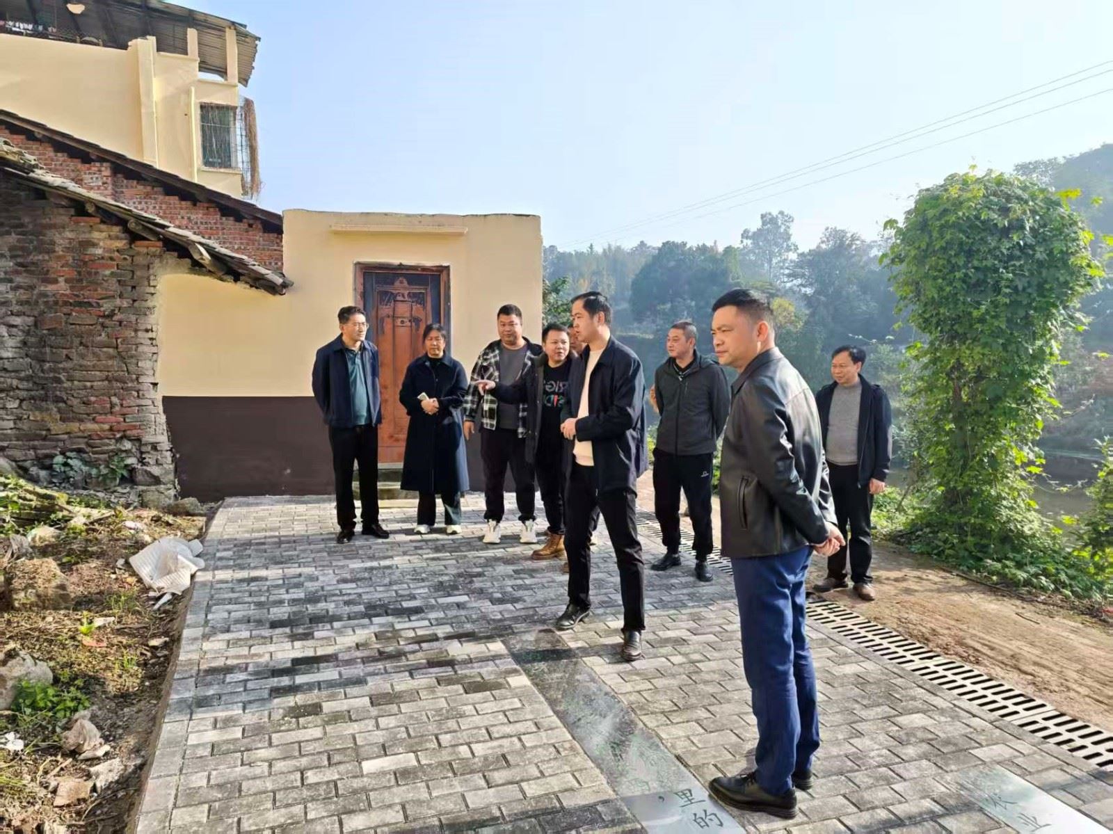 拾万镇人大：督查污水管网改造 疏通民生“幸福脉络”