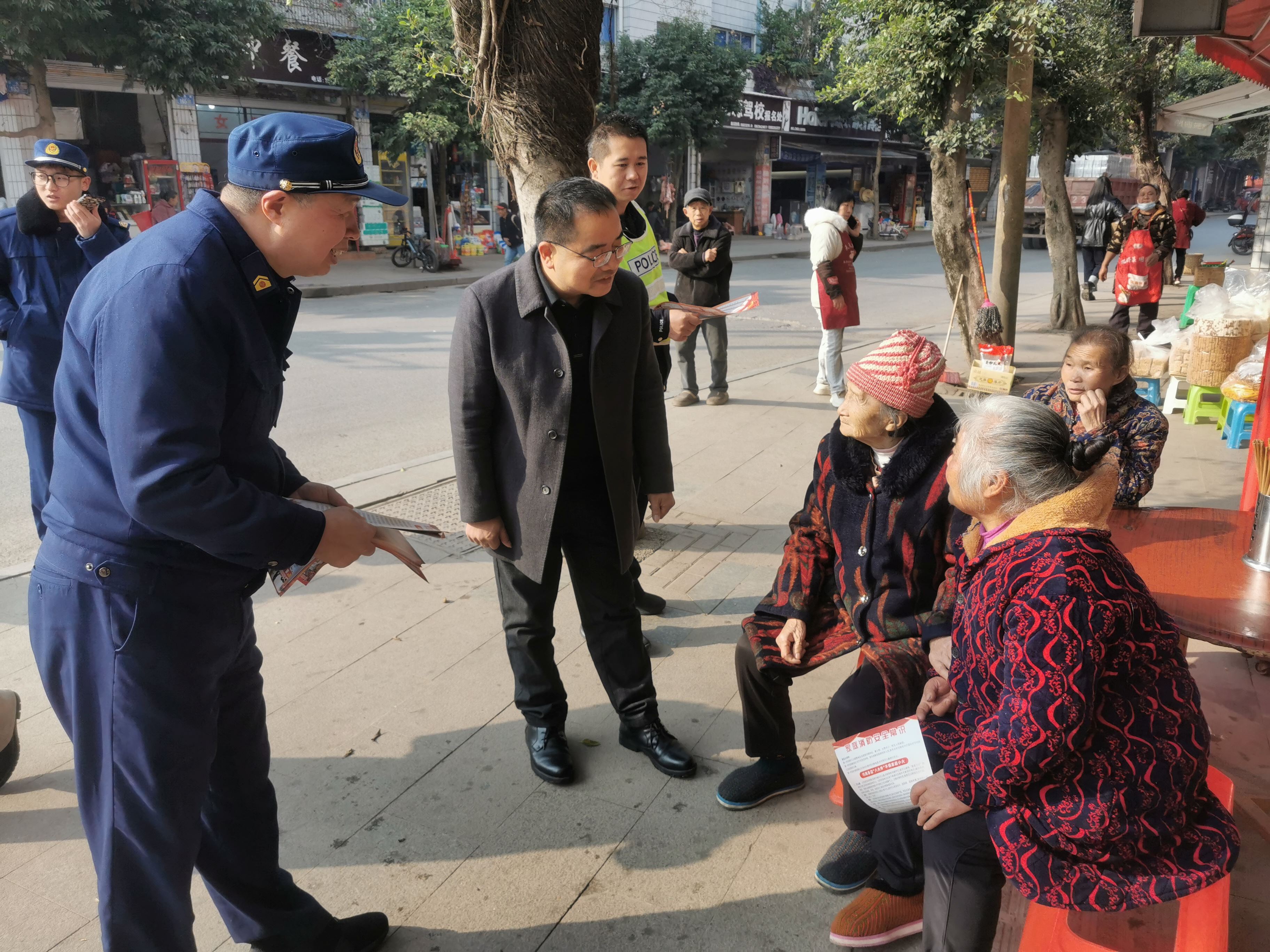 铁山镇多部门联合开展冬春季安全宣传 多举措筑牢辖区安全防线