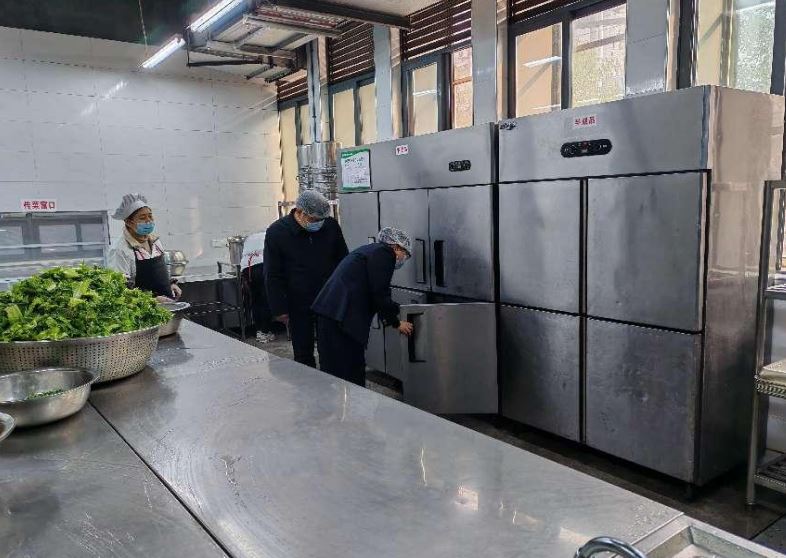 拾万镇纪委：靶向监督 “盯紧” 校园餐 守护师生好 “食” 光