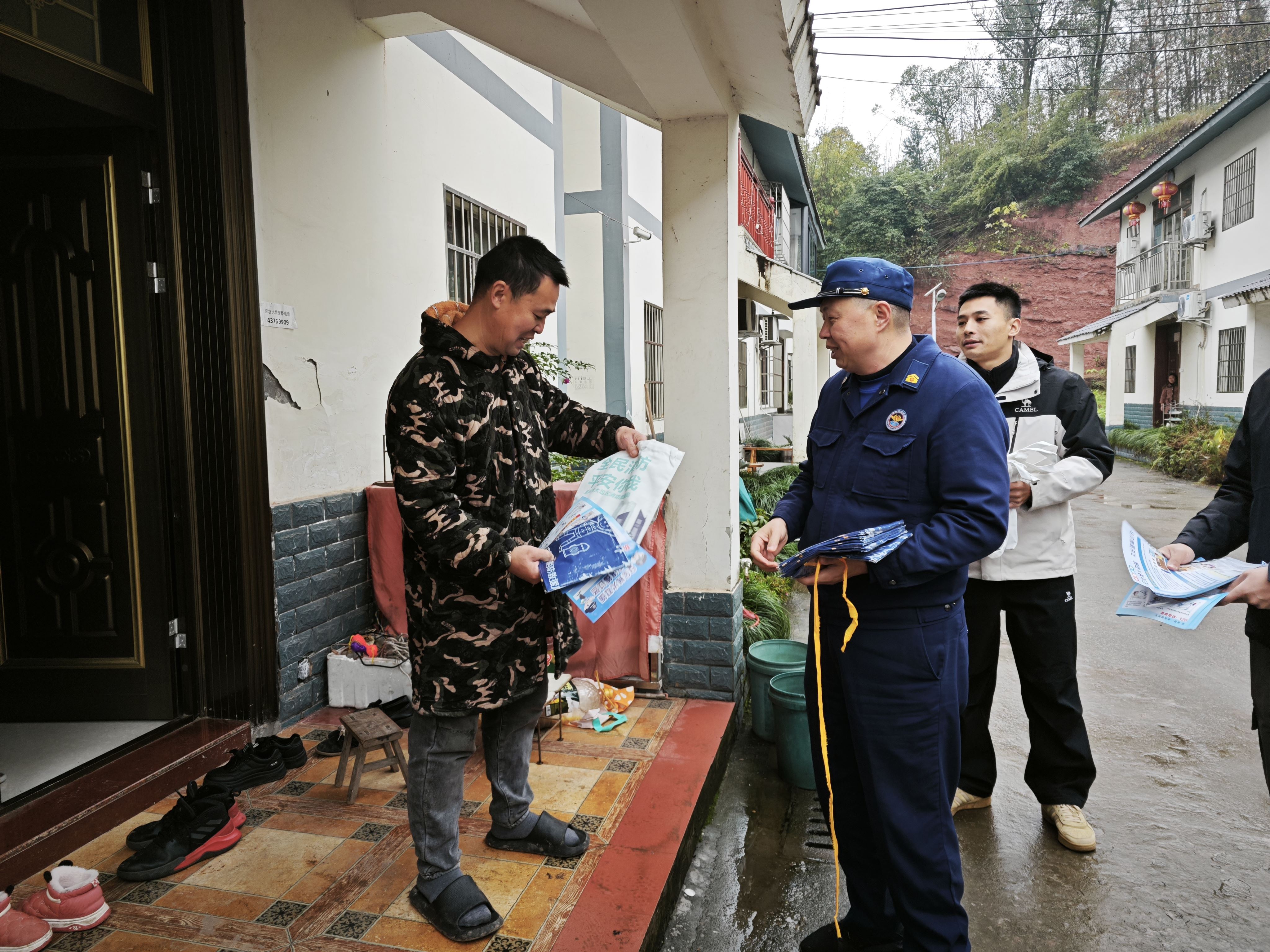 重庆大足消防走进乡村“把脉问诊” 守护冬季防火“最后一公里”