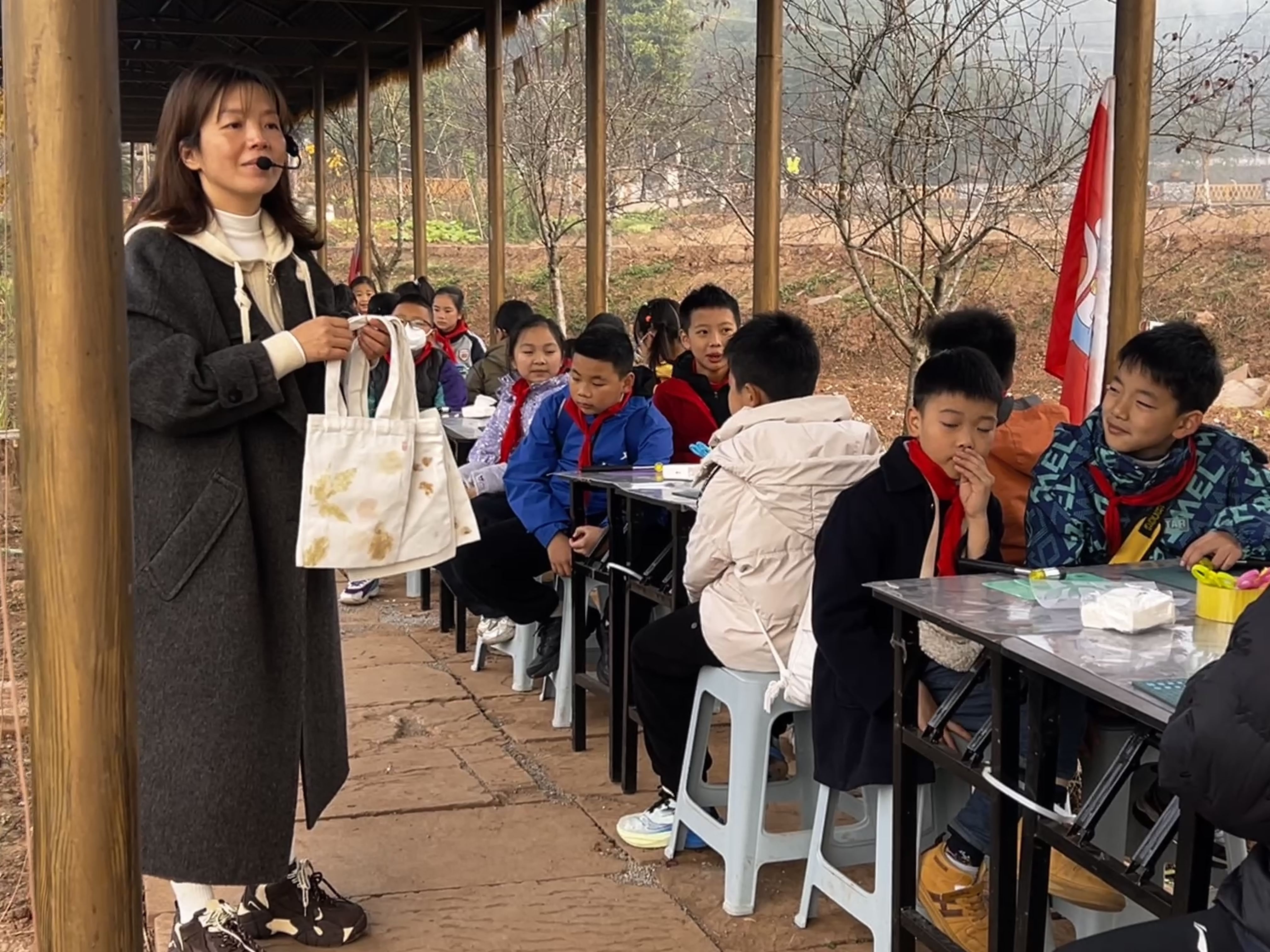 大足区图书馆把阅读集市搬进棠香乡间