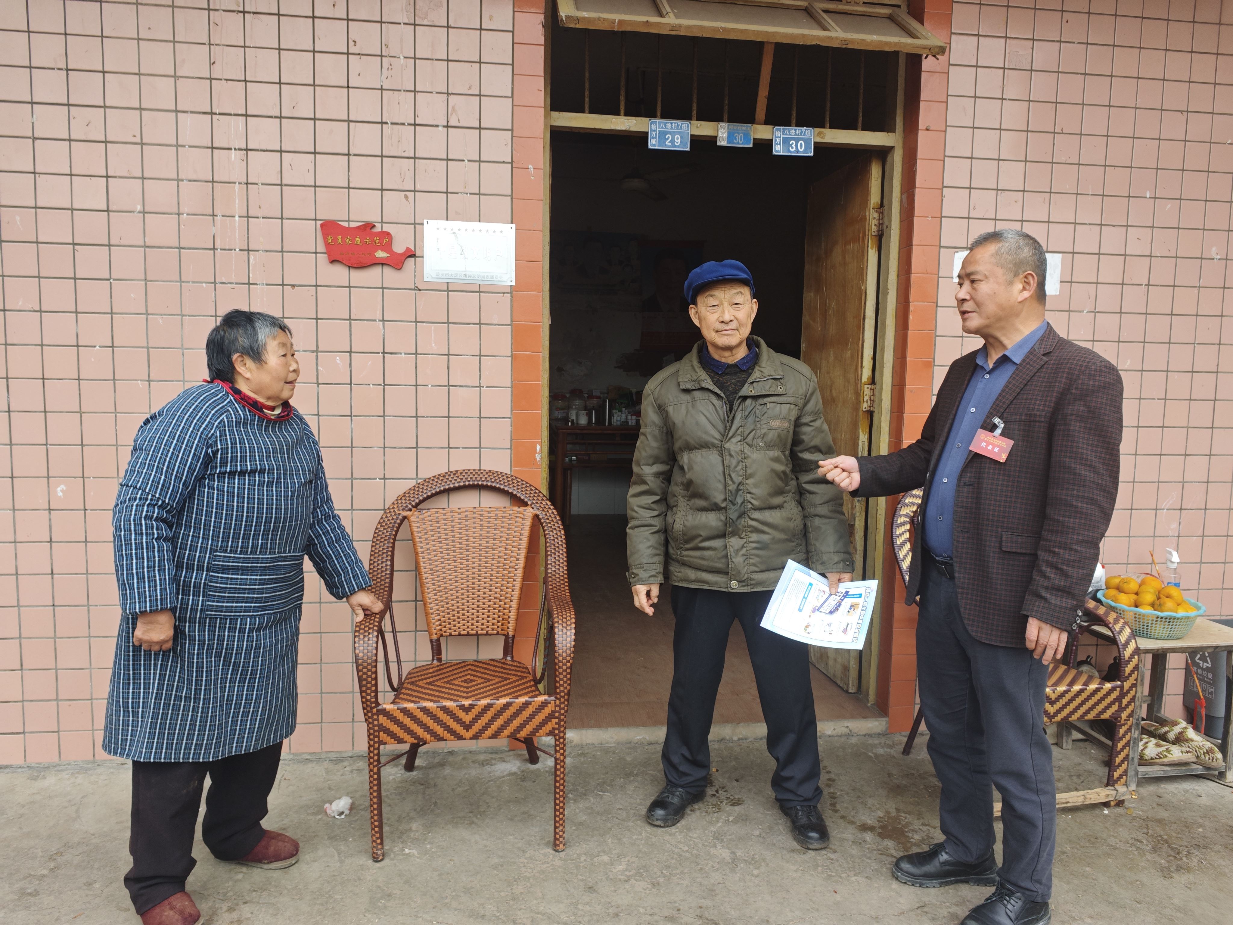 拾万镇人大：下基层察民情，入农户解民忧