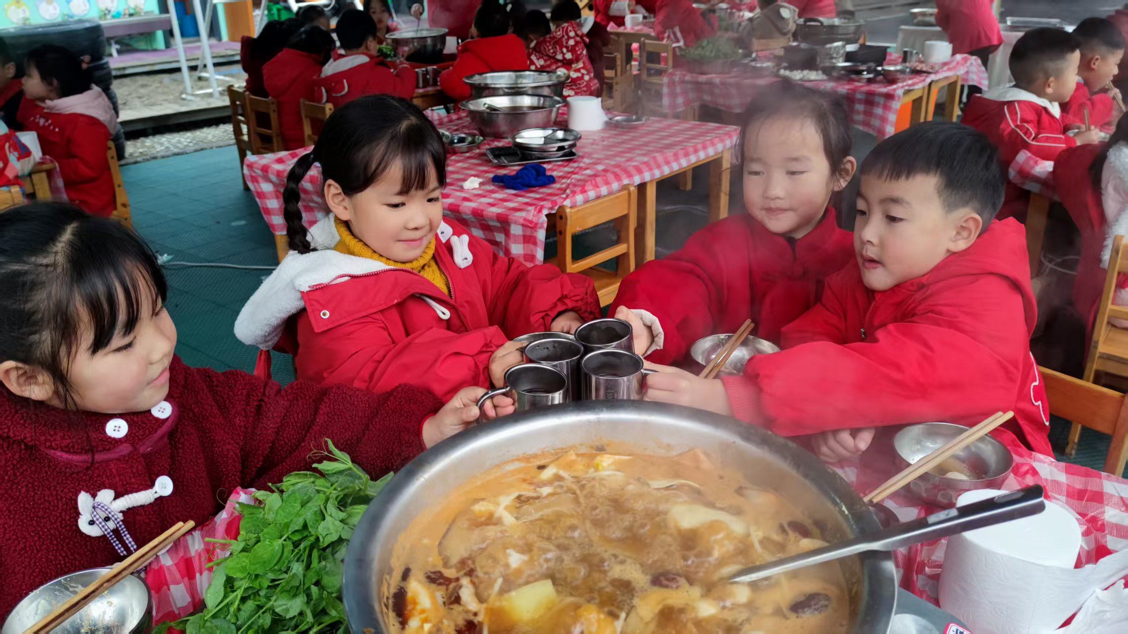 暖暖火锅宴 快乐迎元旦 三驱镇中心幼儿园幼儿自主美食分享活动