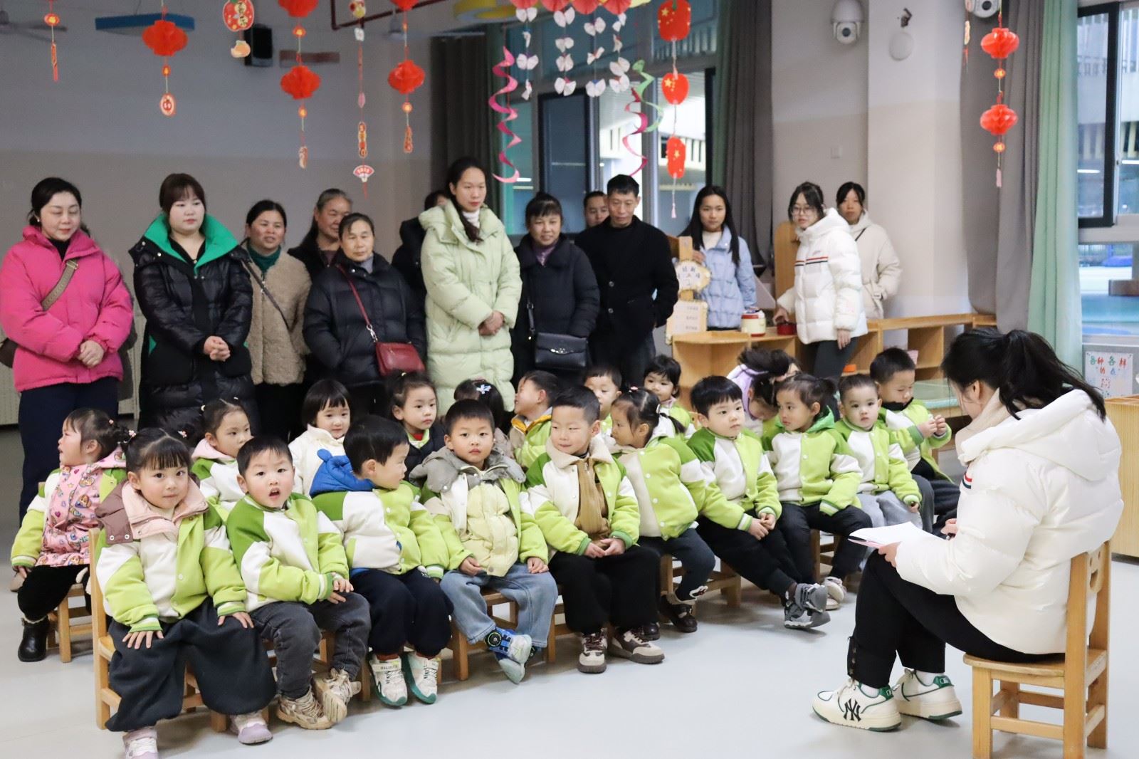 大足区双桥实验幼儿园家长开放日：亲子共赴“彩虹‘同’学日”