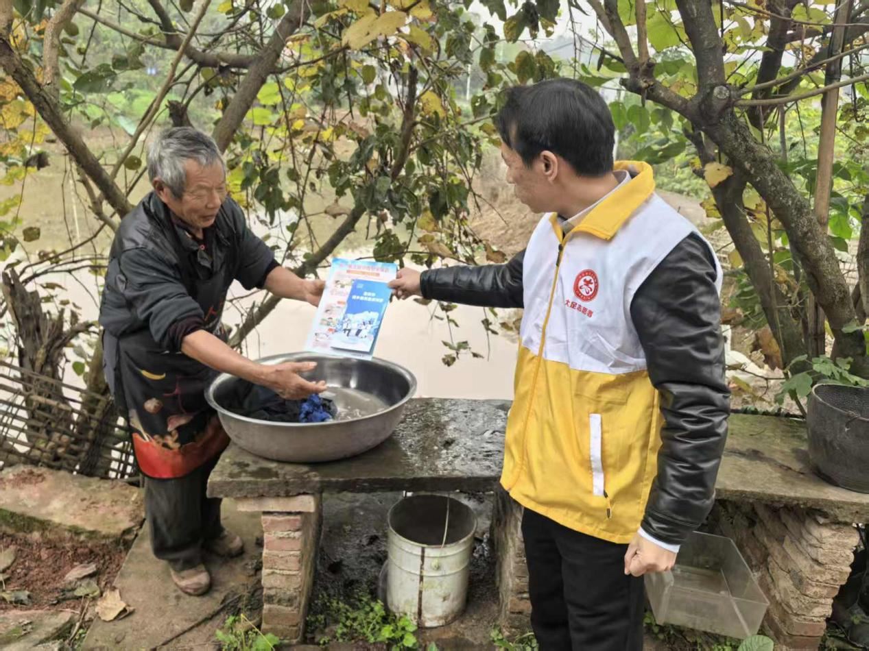 万古镇峰高社区开展防一氧化碳中毒宣传 筑牢冬季安全防线