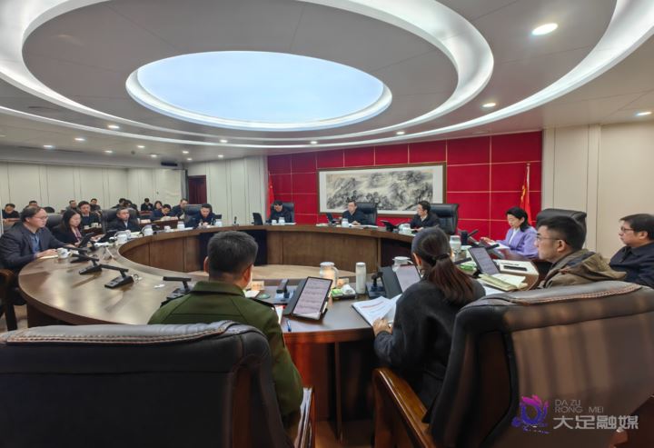 区委常委会举行会议徐晓勇主持会议并讲话