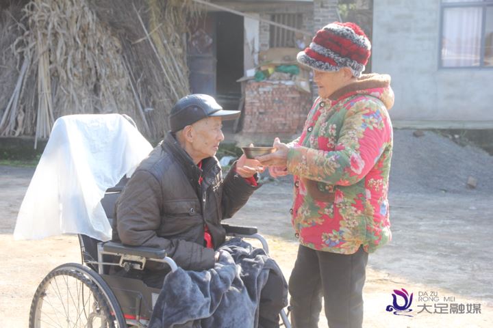 “大足好人”黎中清：病榻前的八年守护